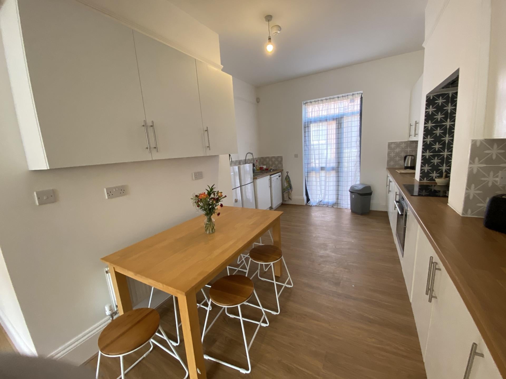 Room Back Manor Terrace in Leeds