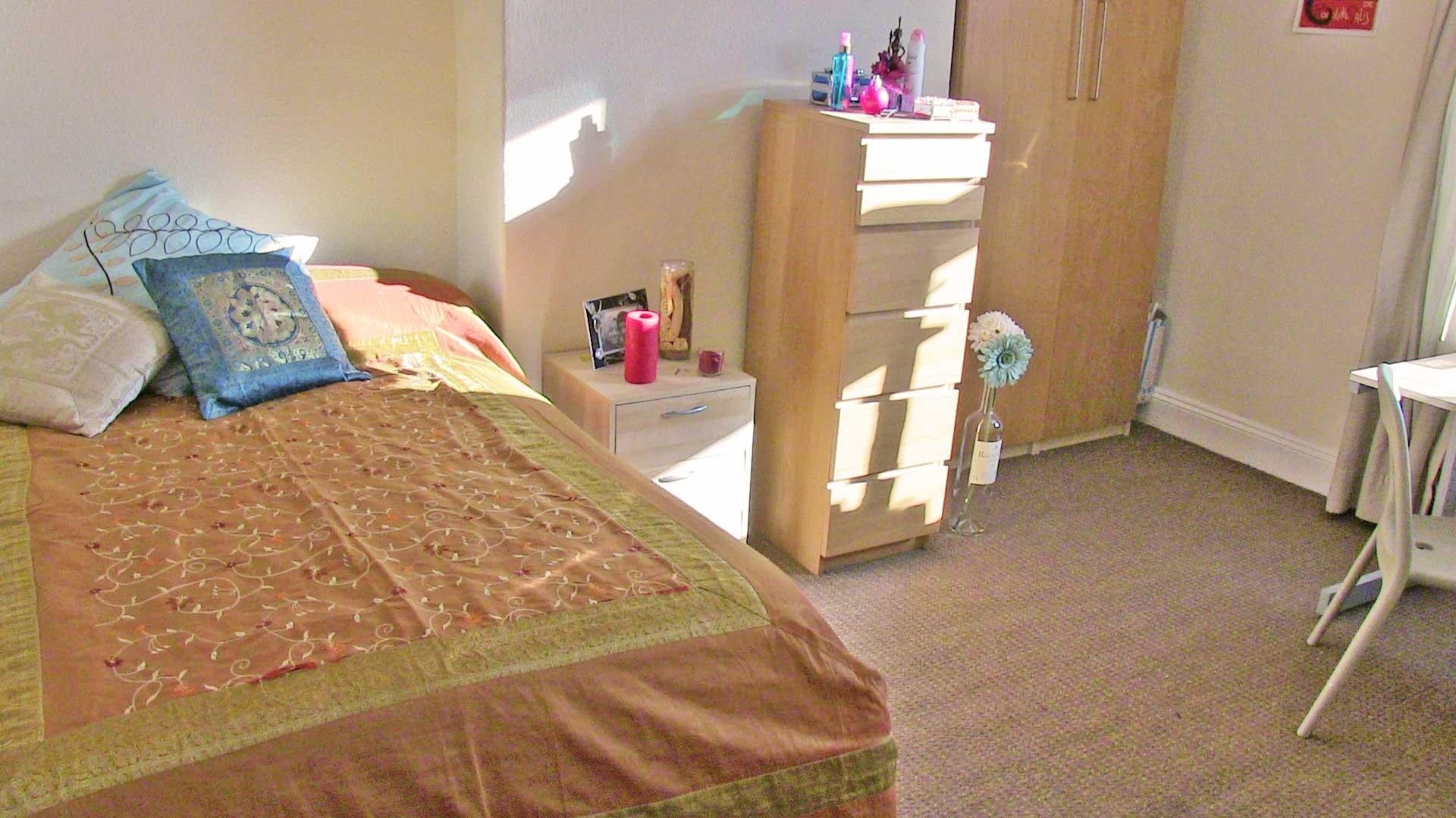 Room Back Manor Terrace in Leeds