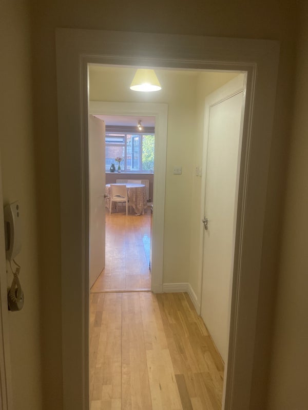 Room Shepherds Bush Road in Greater London