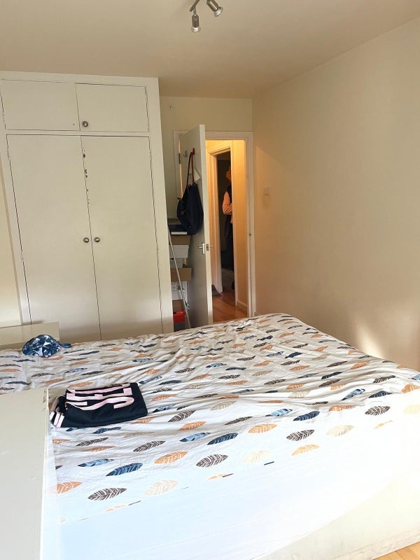 Room Shepherds Bush Road in Greater London