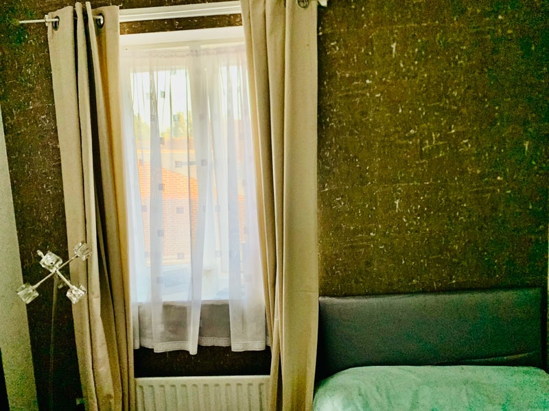 Room Burnside Avenue in Greater London