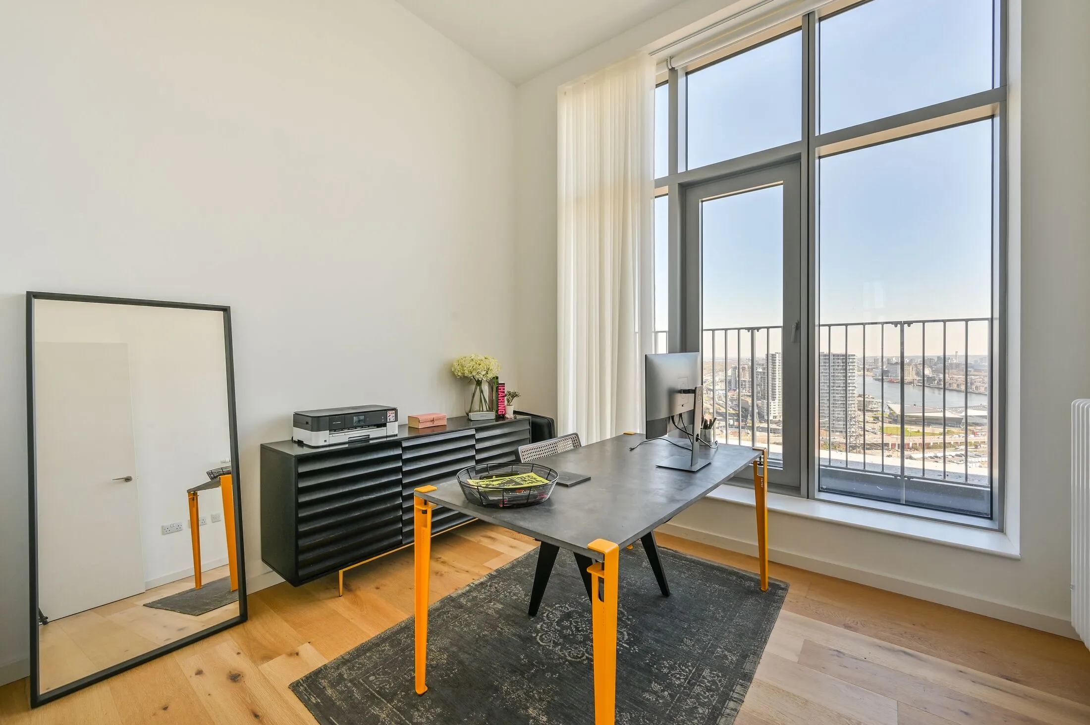 Flat Castle Slip in Greater London