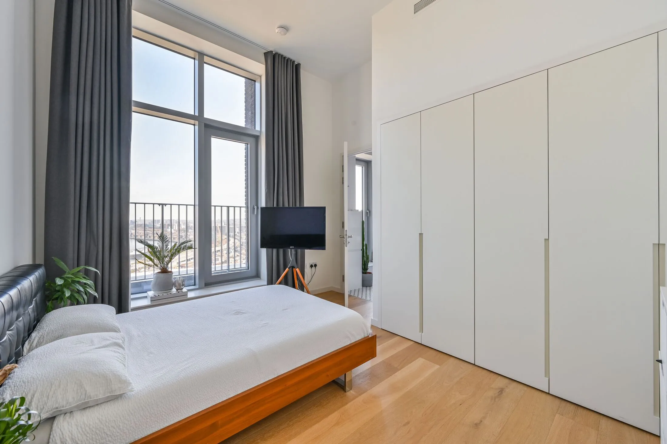 Flat Castle Slip in Greater London