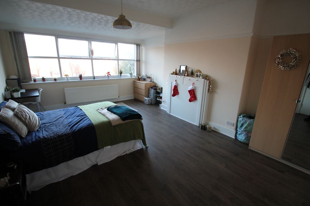 Flat Windsor Terrace in Newcastle upon Tyne