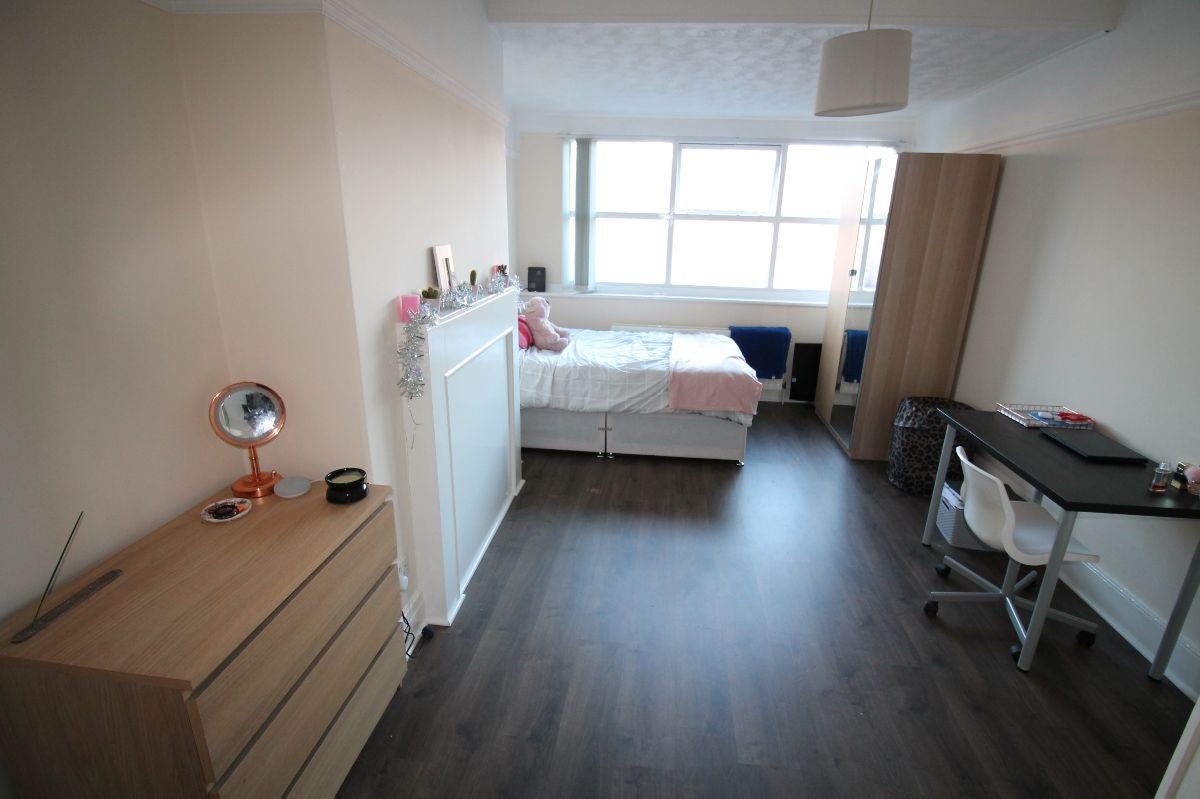 Flat Windsor Terrace in Newcastle upon Tyne