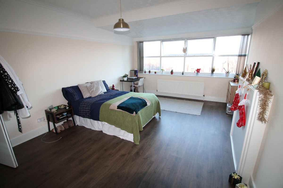 Flat Windsor Terrace in Newcastle upon Tyne