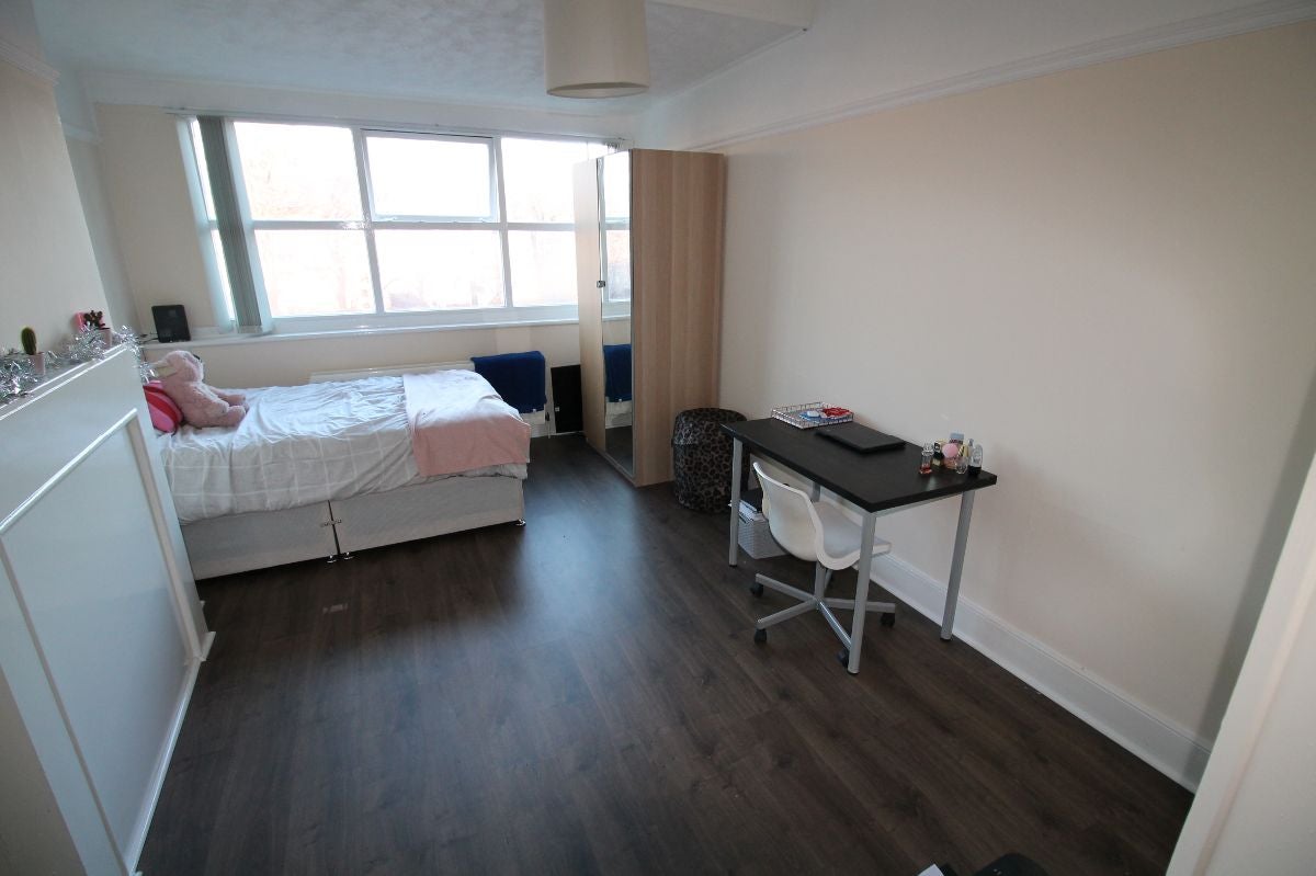 Flat Windsor Terrace in Newcastle upon Tyne