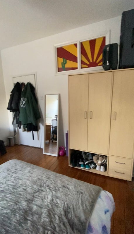 Room 1st Avenue in Greater London