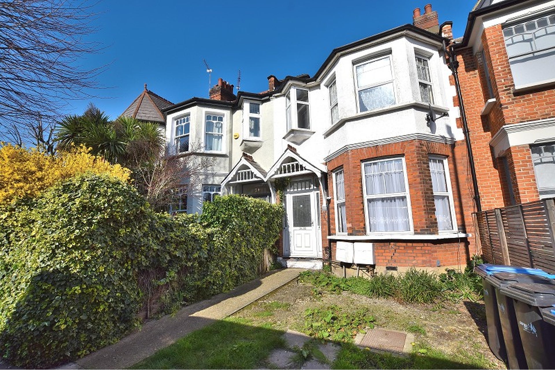 Flat Lightcliffe Road in Greater London