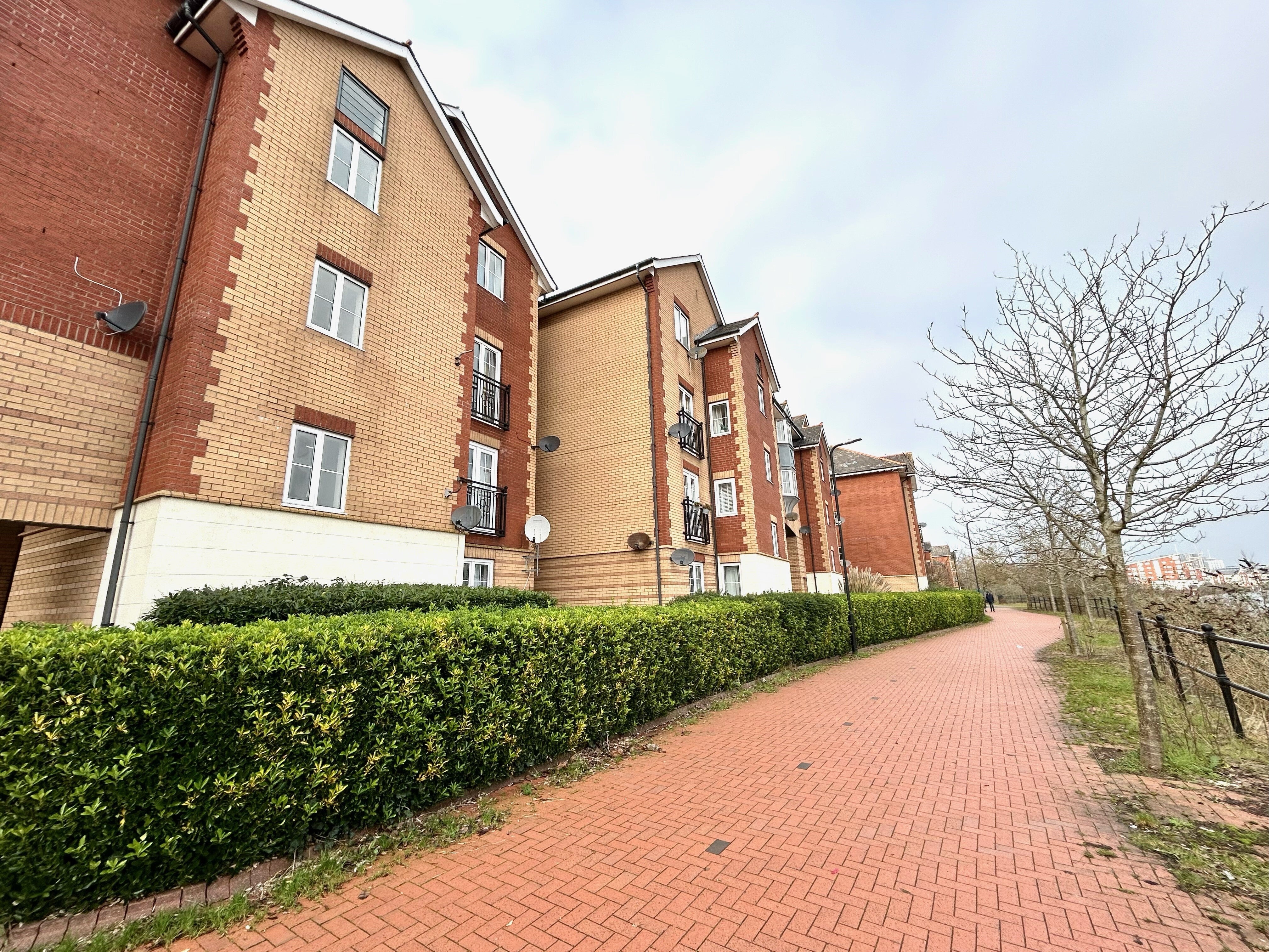 Flat Campbell Drive in Cardiff