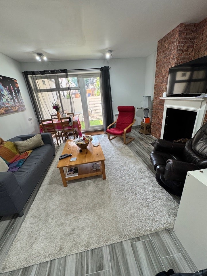Flat Gloucester Drive in Greater London