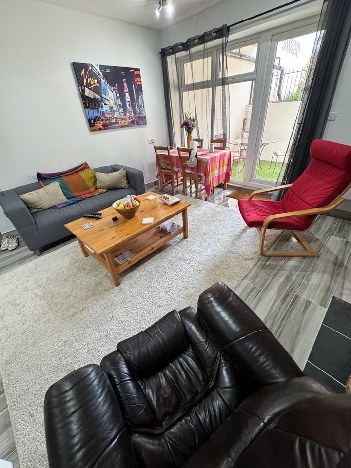 Flat Gloucester Drive in Greater London