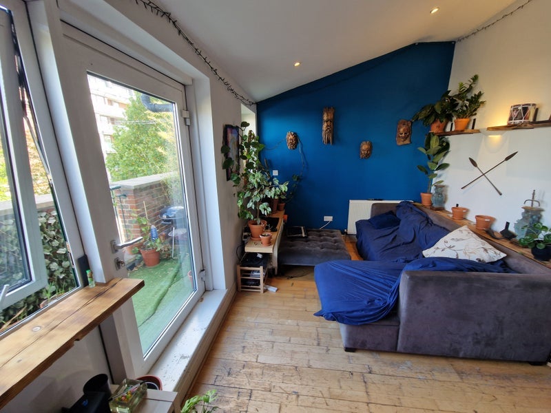 Flat Balham High Road in Greater London
