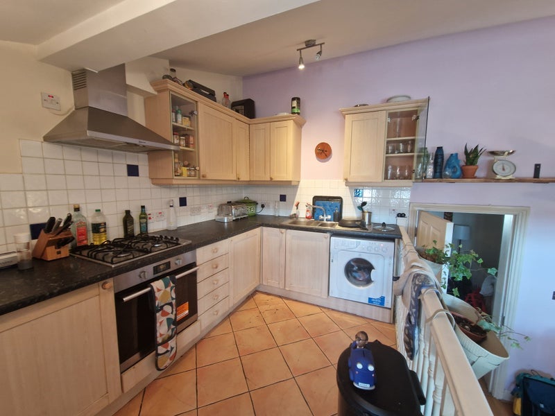 Flat Balham High Road in Greater London