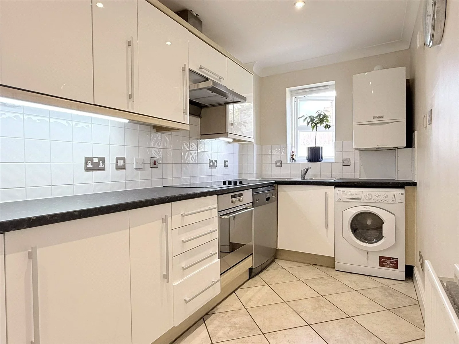 Flat Carpenters Close in Greater London