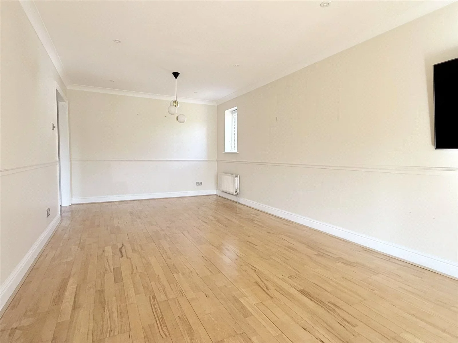 Flat Carpenters Close in Greater London