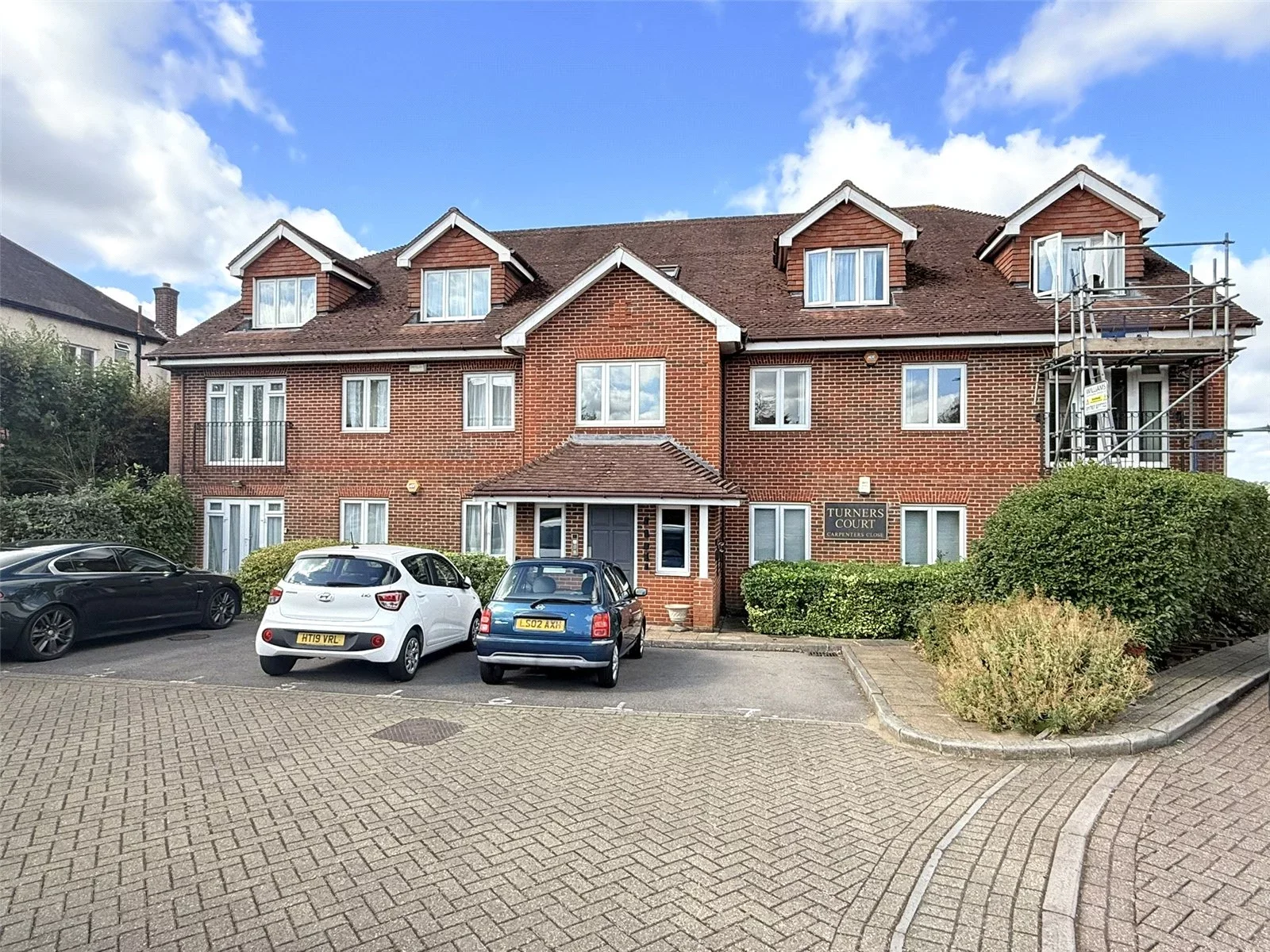 Flat Carpenters Close in Greater London