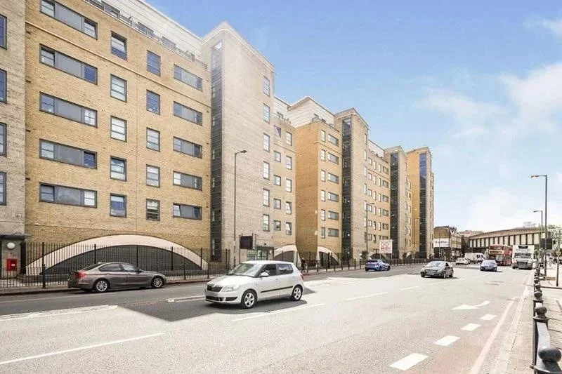 Room Commercial Road in Greater London