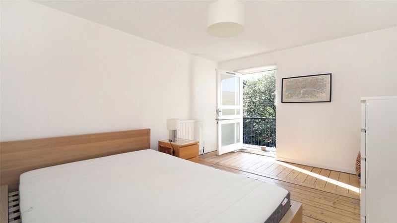 Room St Andrews Square in Greater London