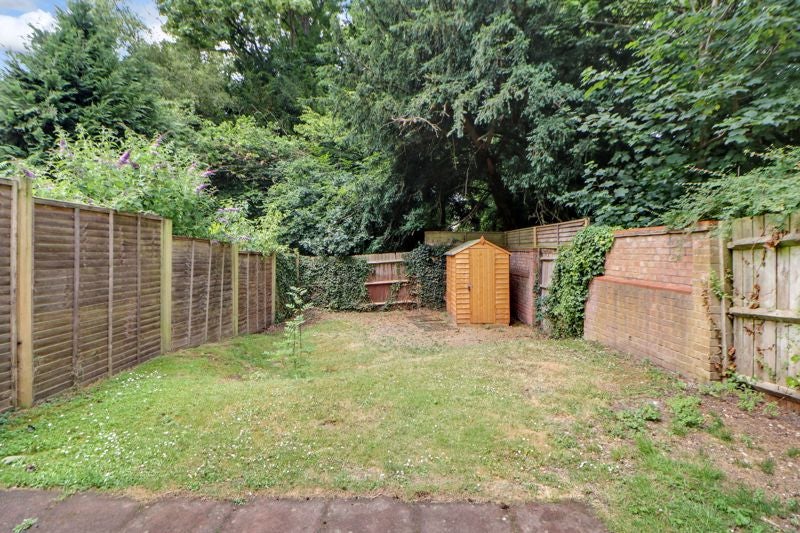 House Cross Gates Close in Chavey Down
