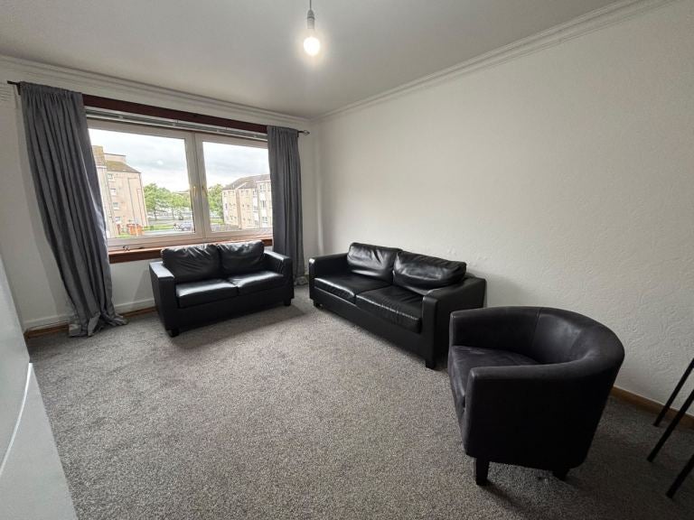 Flat Staffin Drive in Glasgow