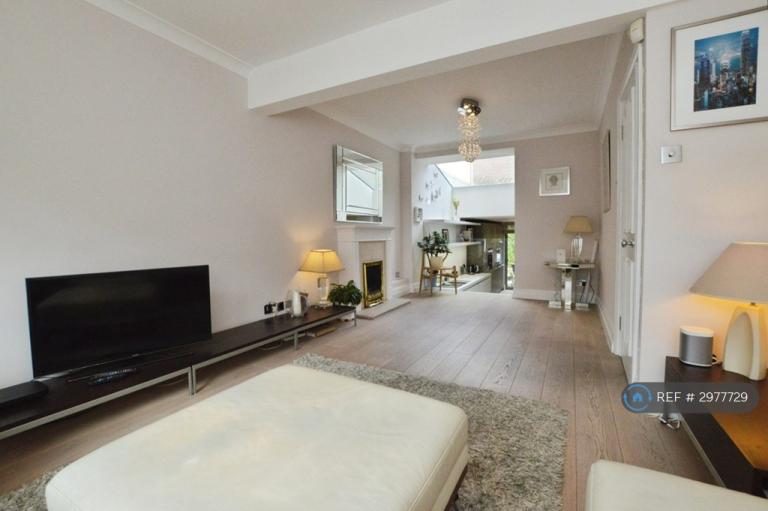 House Waterford Road in Greater London