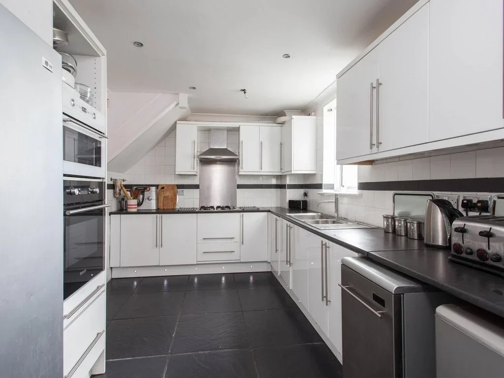 House Fawn Road in Greater London