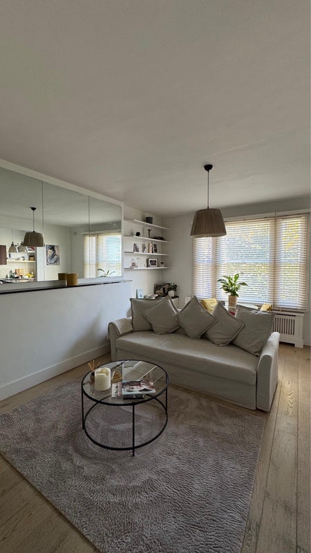 Flat Holland Road in Greater London