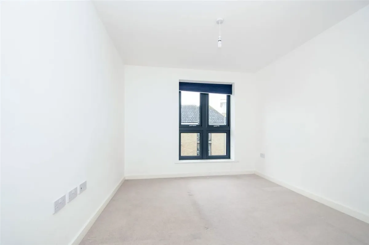 Flat Broadwater Road in Greater London