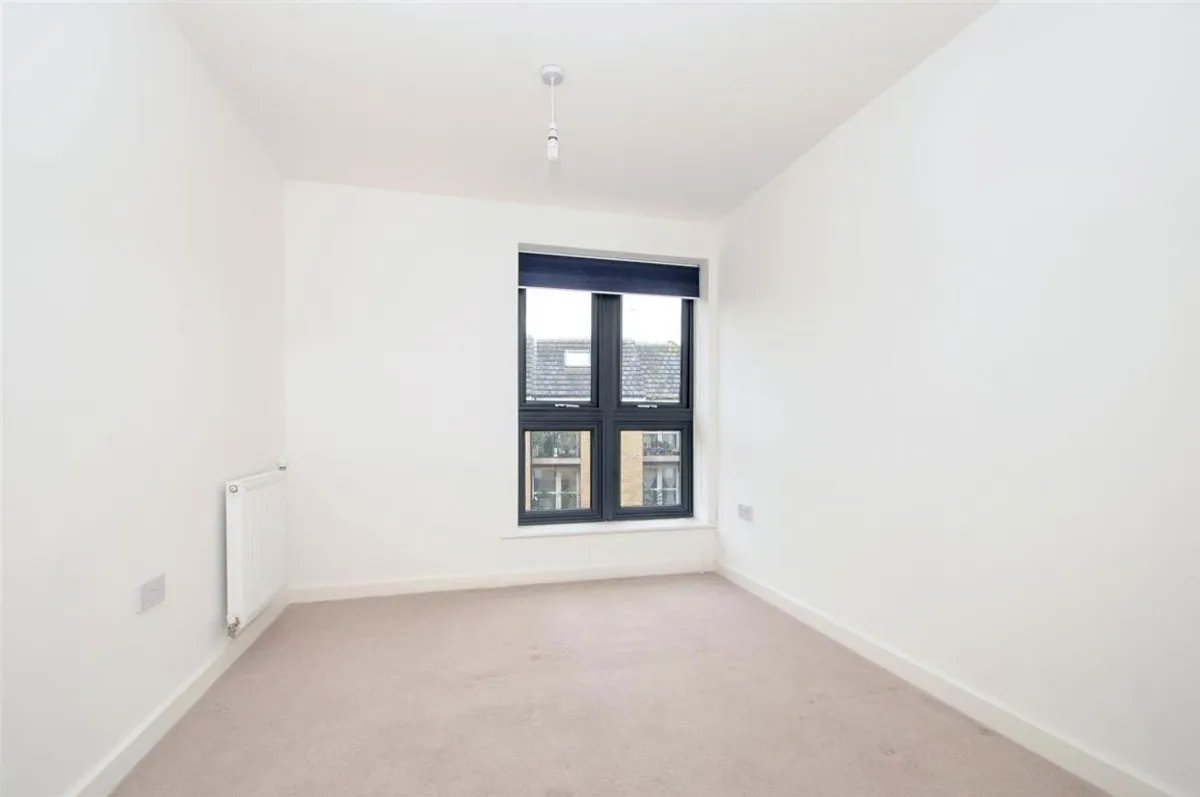 Flat Broadwater Road in Greater London