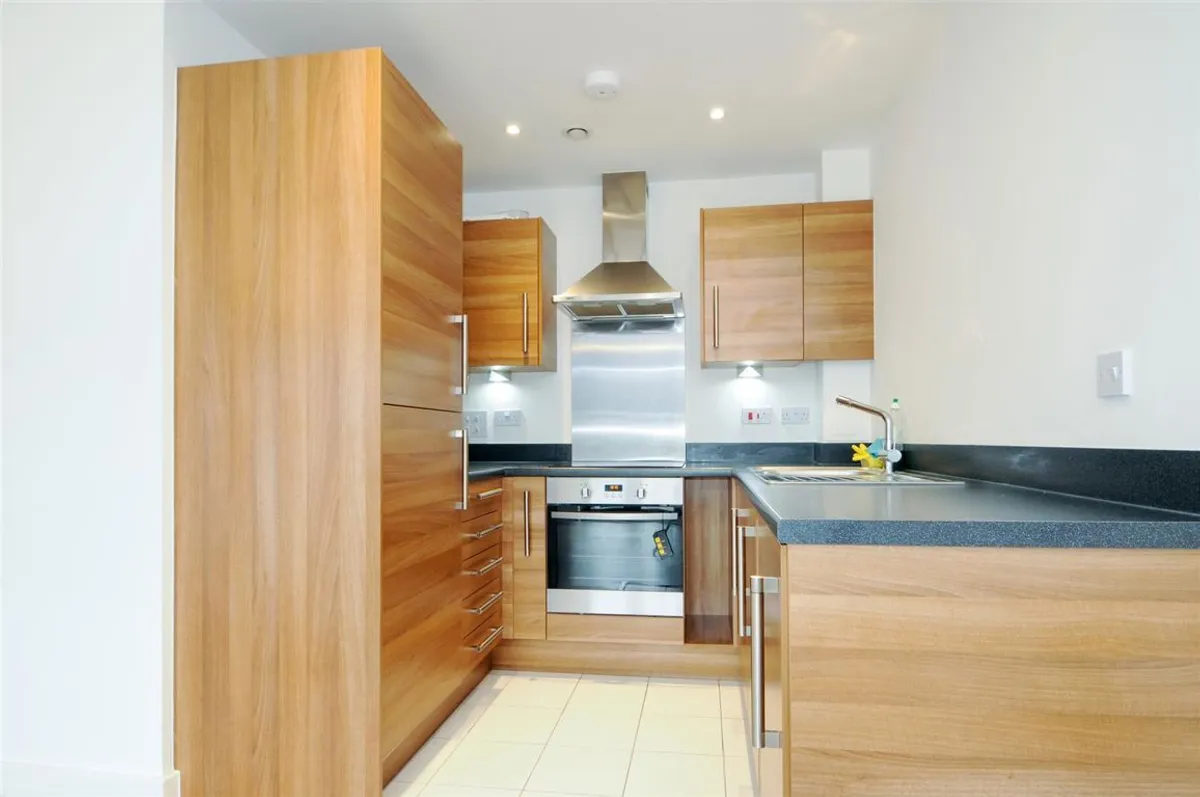 Flat Broadwater Road in Greater London