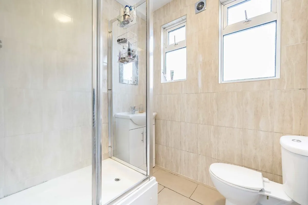 Flat Kings Road in Greater London