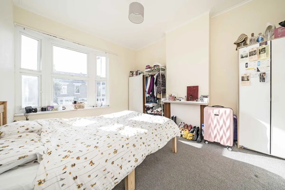 Flat Kings Road in Greater London