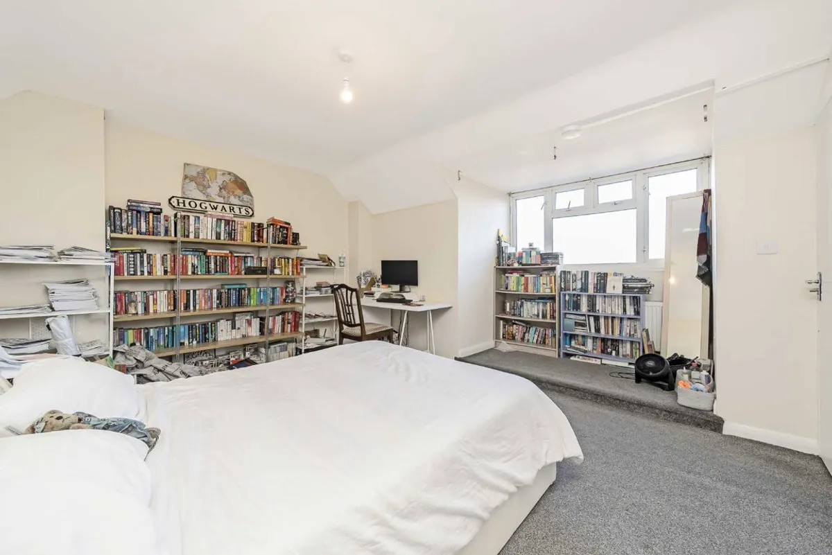 Flat Kings Road in Greater London