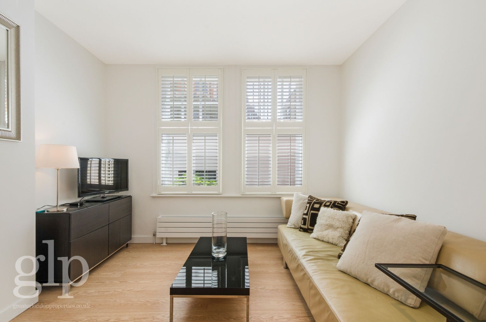 Flat Riding House Street in City of Westminster