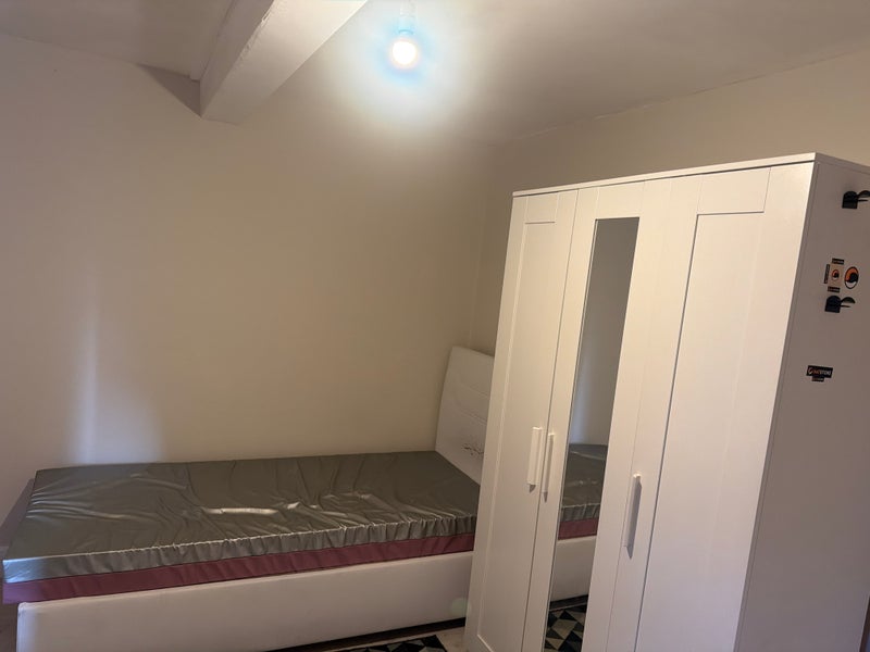 Room Leeds Street in Greater London