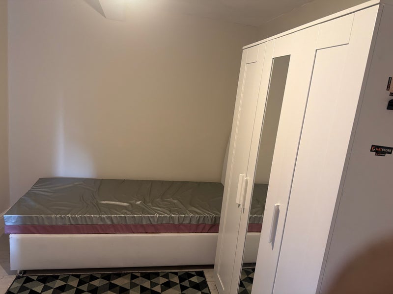 Room Leeds Street in Greater London