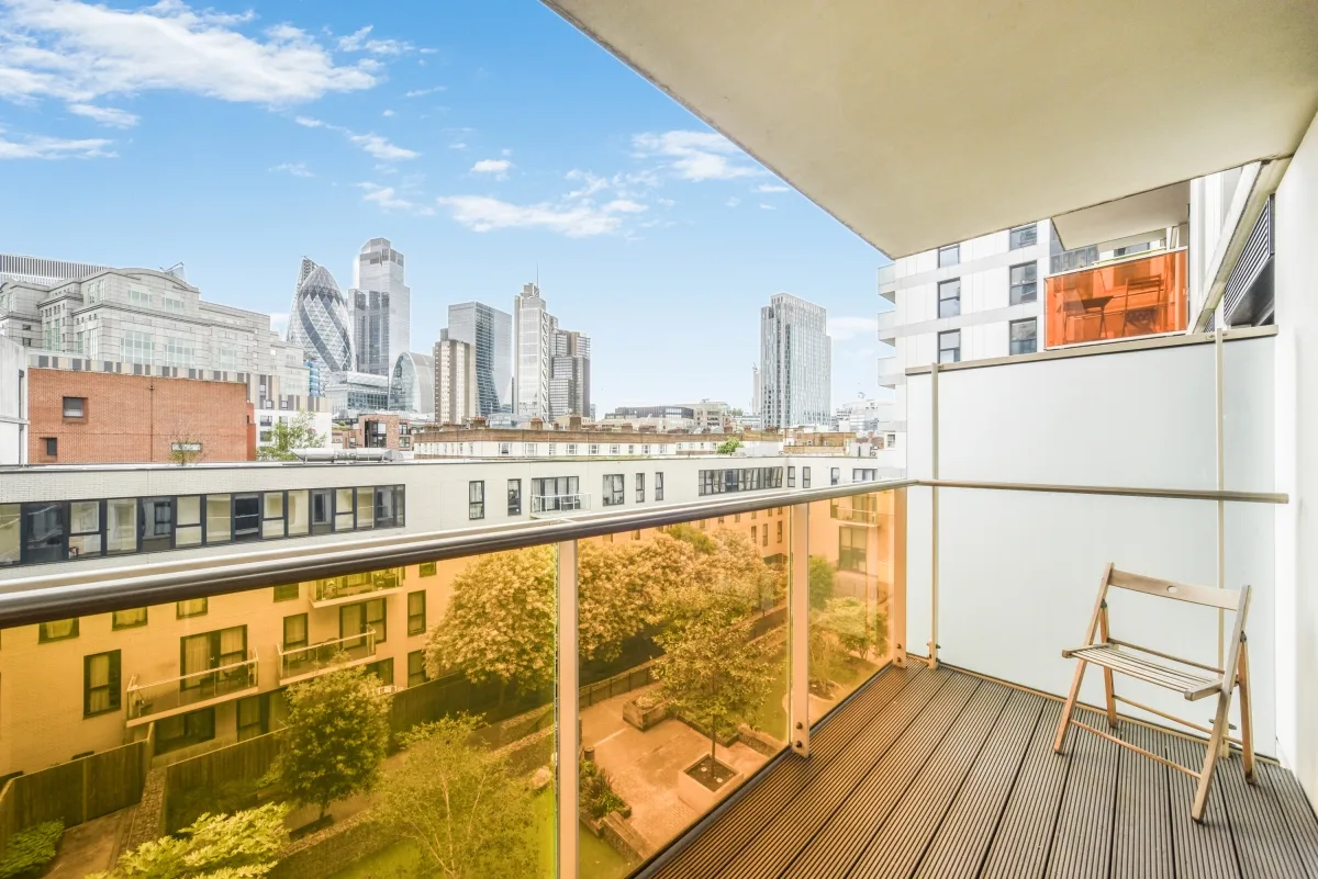Flat Pomell Way in Greater London