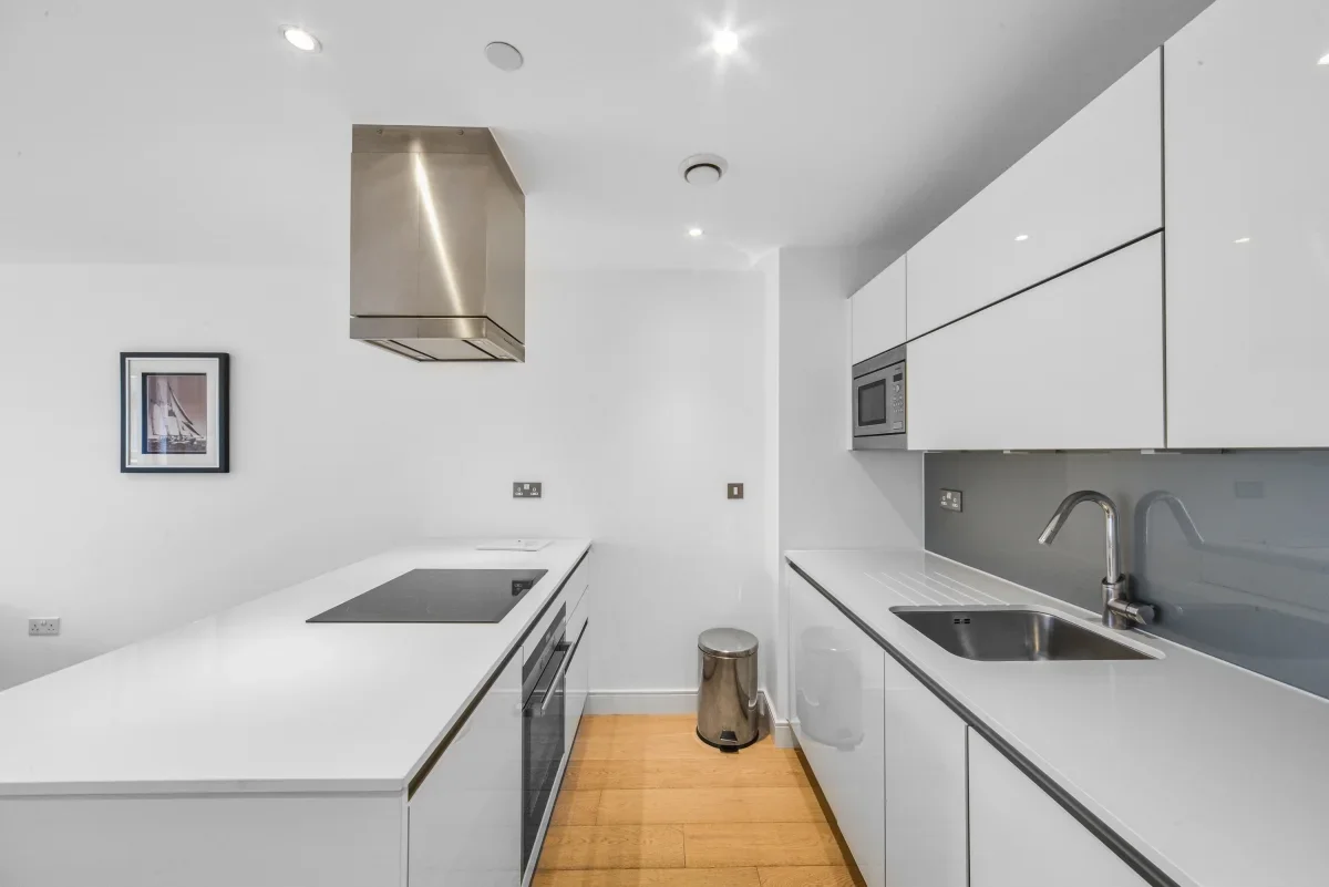 Flat Pomell Way in Greater London