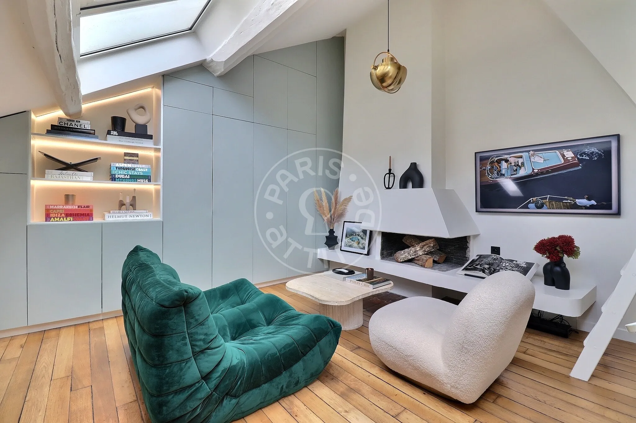 Flat Rue de Varenne in Paris