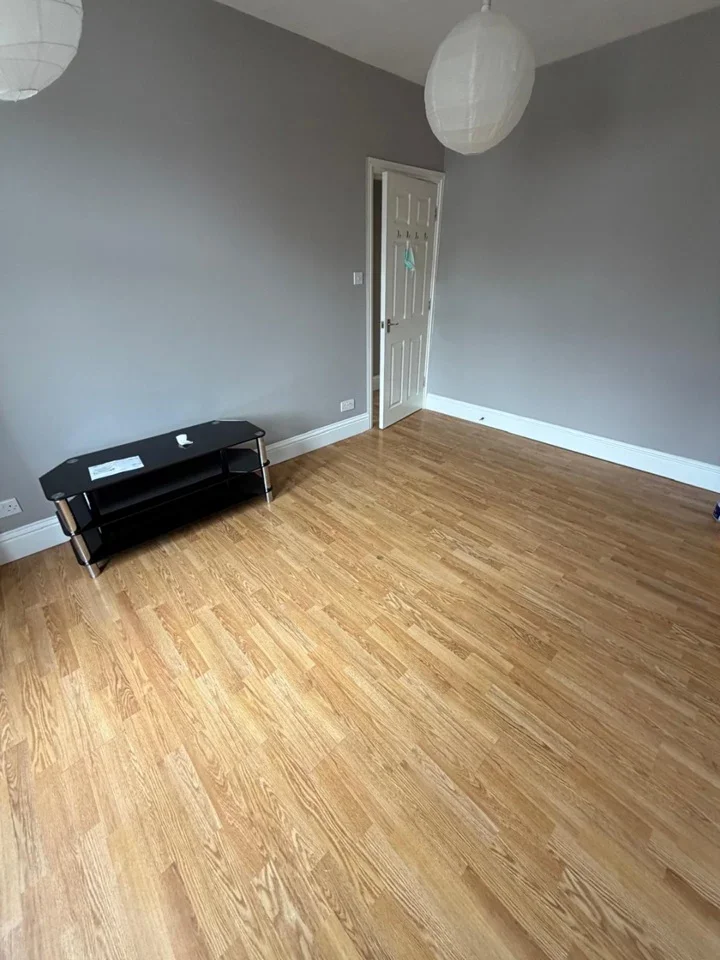 Flat Fernlea Road in Greater London