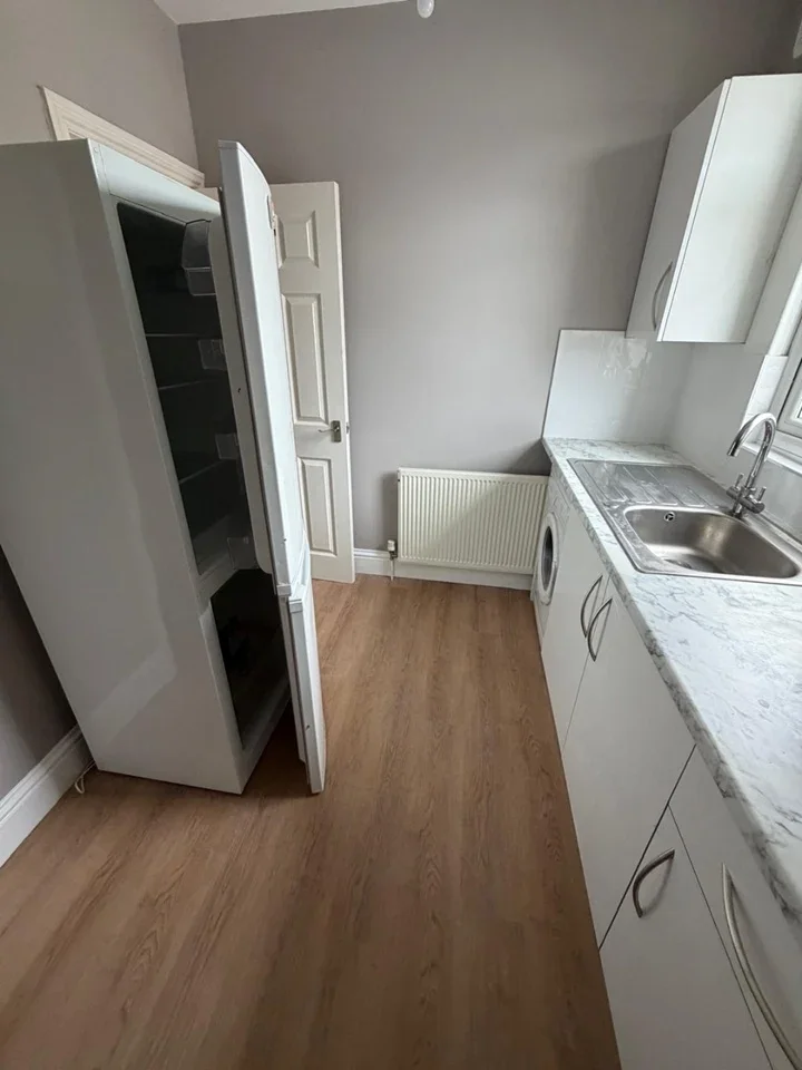 Flat Fernlea Road in Greater London