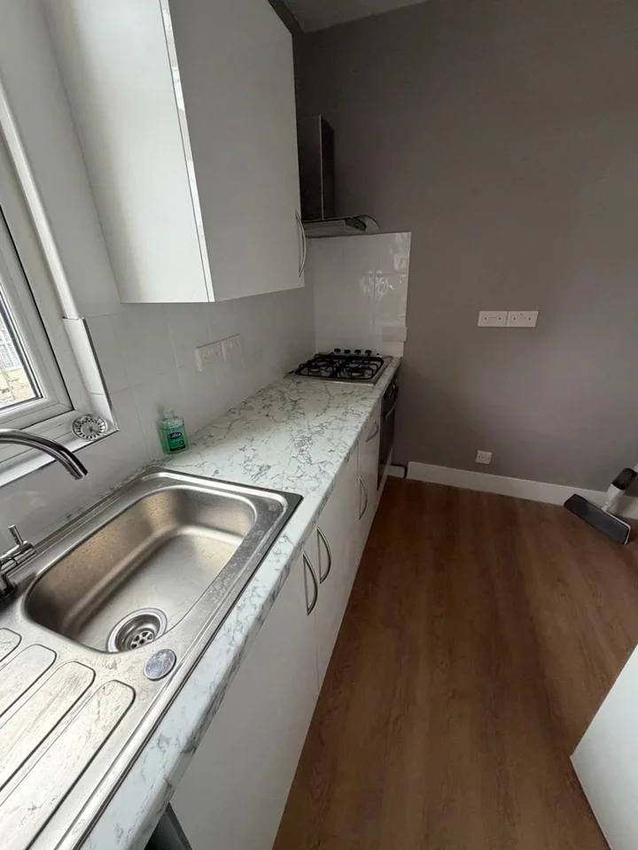 Flat Fernlea Road in Greater London