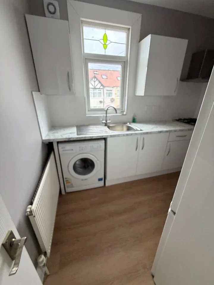 Flat Fernlea Road in Greater London