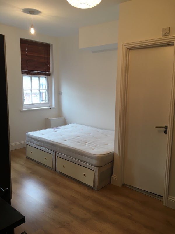 Flat Berkhamsted Avenue in Greater London