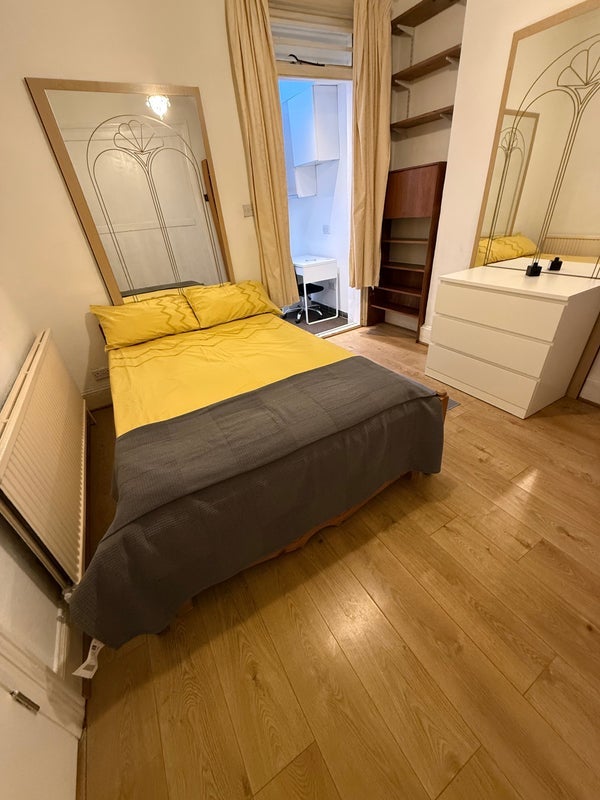 Room Rhodesia Road in Greater London