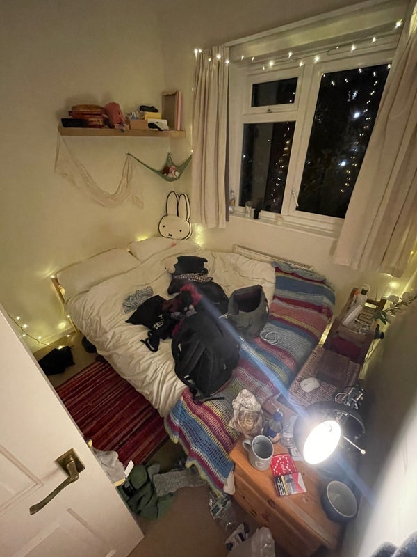 Room Seneca Road in Greater London
