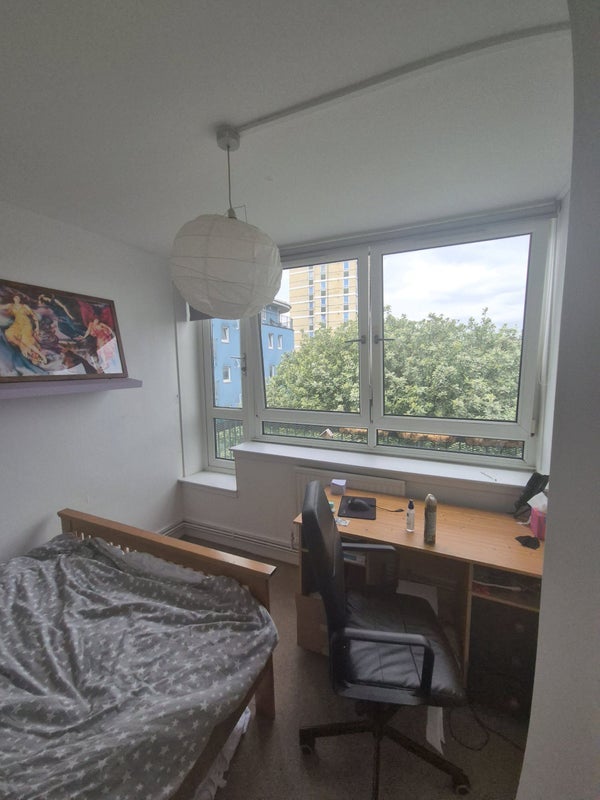 Room Avondale Square in Greater London