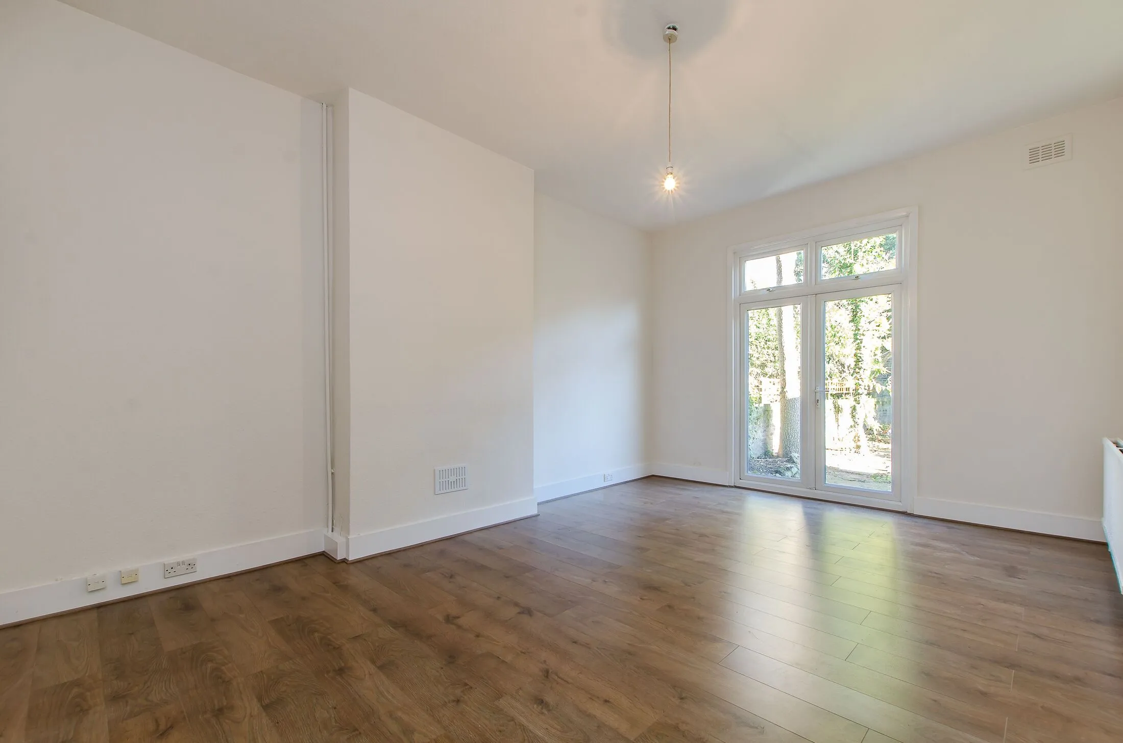 Flat Bonham Road in Greater London