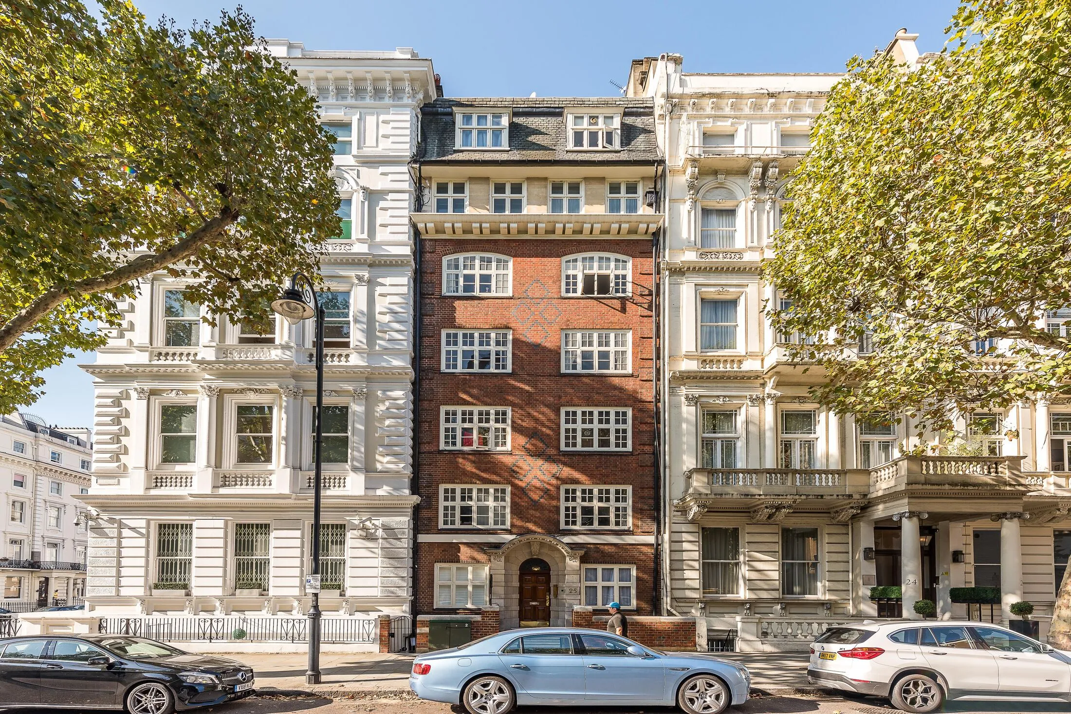 Flat Queen's Gate Mews in Greater London